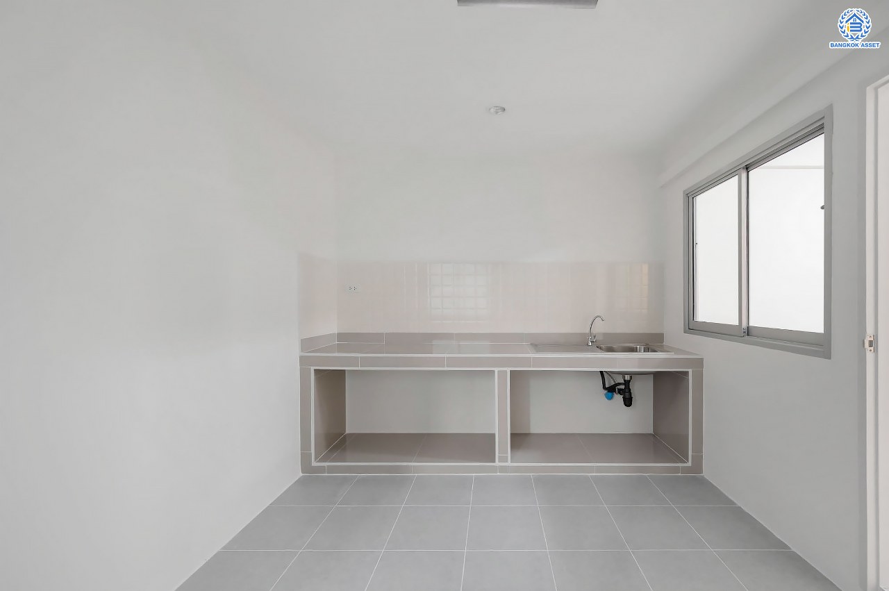 บ้านมือสองตกแต่งใหม่ โครงการ ศุภาลัยวิลล์ วงศ์สว่าง พร้อมอยู่ เนื้อที่ 24.2 ตร.ว. ฟังก์ชัน 3 ห้องนอน 3 ห้องน้ำ จอดรถได้ 2 คัน บนสุดยอดทำเล เชื่อมต่อได้หลายเส้นทาง ทั้งถนนกรุงเทพ-นนทบุรี, ถนนวงศ์สว่าง, ถนนนครอินทร์ และถนนติวานนท์ ใกล้จุดขึ้นทางด่วนงามวงศ์วาน รถไฟฟ้าสายสีม่วง "สถานีแยกติวานนท์" และ "สถานีกระทรวงสาธารณสุข"